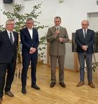 Paweł Szczygieł otworzył wystawę "Leśne inspiracje" w bibliotece w Gołkowicach Górnych