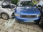 Niecodzienna kraksa na osiedlowym parkingu. Aż trzy samochody uszkodzone