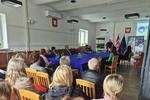 W Łabowej policjanci rozmawiali z mieszkańcami o bezpieczeństwie, podsumowując realizację wniosków z debaty wyjściowej