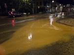 Pękła magistrala w centrum miasta. Szybka interwencja służb