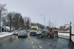 Zderzenie dwóch aut na ulicy Bulwar Narwiku w Nowym Sączu. Dwie osoby trafiły do szpitala - Nowy Sącz Info