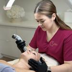 Słońce, klimatyzacja i zmienna pogoda. Skin Concept w Nowym Sączu przypomina, jak zadbać o skórę latem
